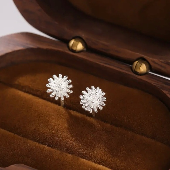 “Dandelion Balls” 925 Sterling Silver Tiny Dainty Spikey Flower Firework Studs - Picture 6 of 16